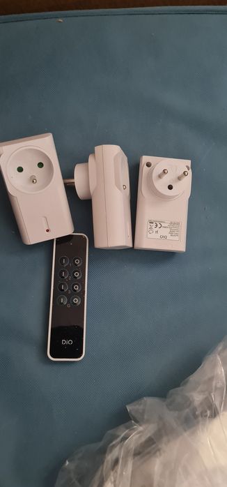 Priza cu telecomanda și oglinda