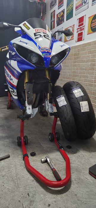 Yamaha r1 Big bang rn22