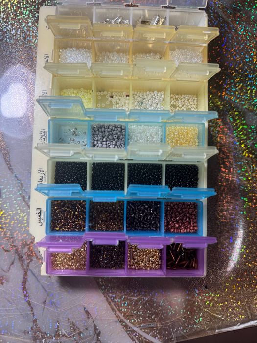 Бисер с контейнерами
