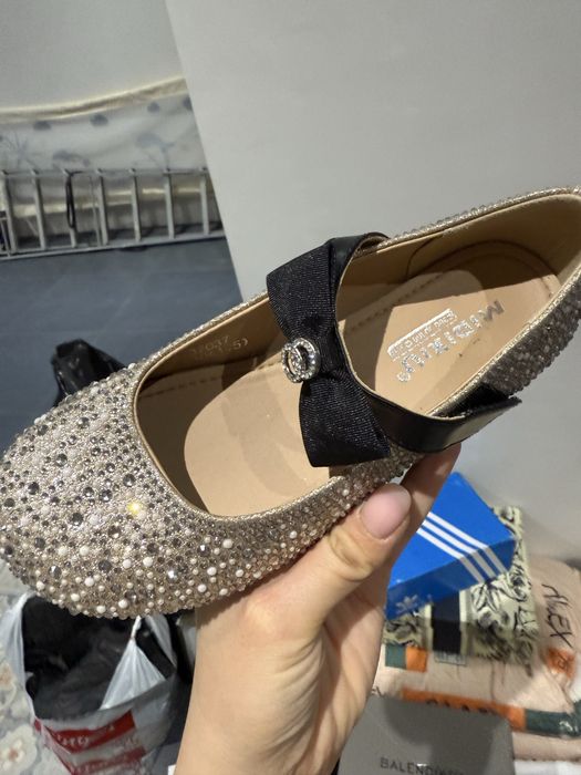 Продам детские туфли