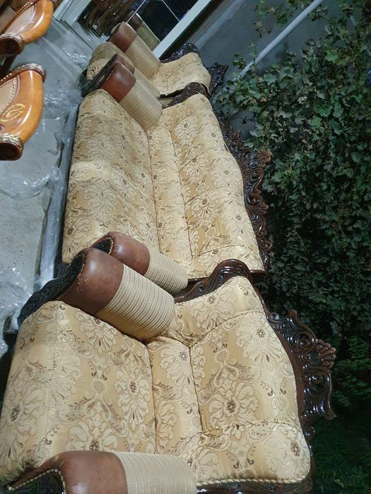 Divan kreslo sotiladi