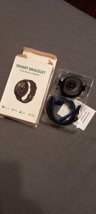 SMART часовник,нов,не използван с две каишки!