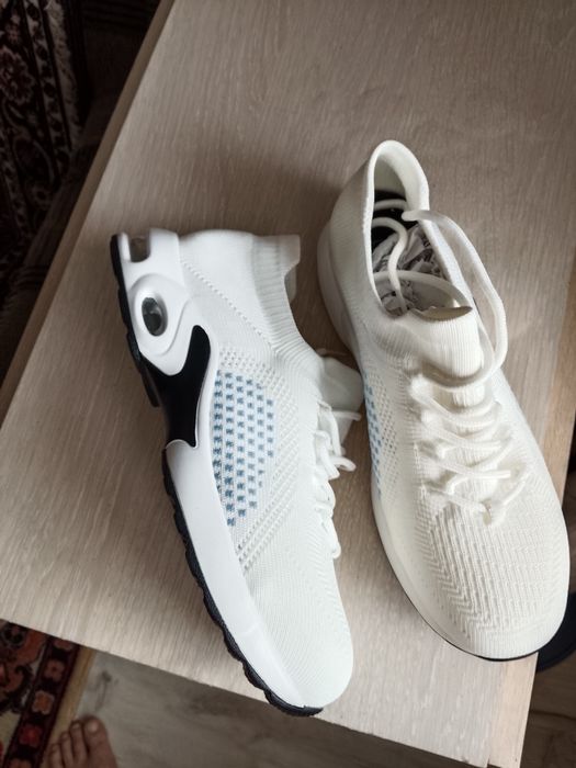 Продам кроссовки.38 размер.