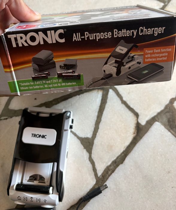 Încărcător baterii Tronic nou