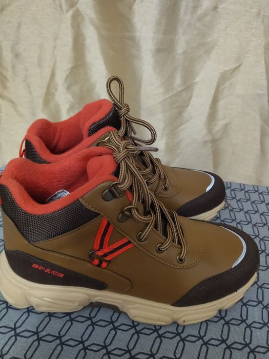 Дамски топли туристически обувки 37 номер умалени LC Waikiki