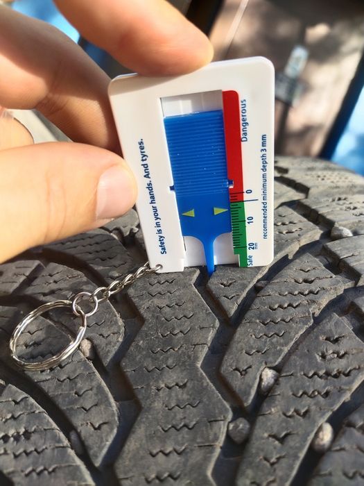 Шины зимние шипованные 225/60R17
