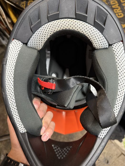 Продавам каска ACERBIZ