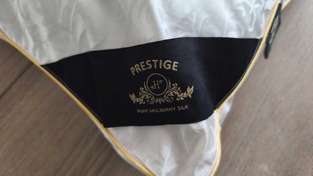 копринена възглавница с пълнеж от черничева коприна Prestige Pillows