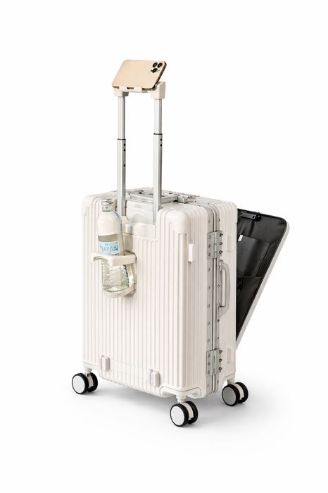 Белый чемодан с алюминиевой рамой