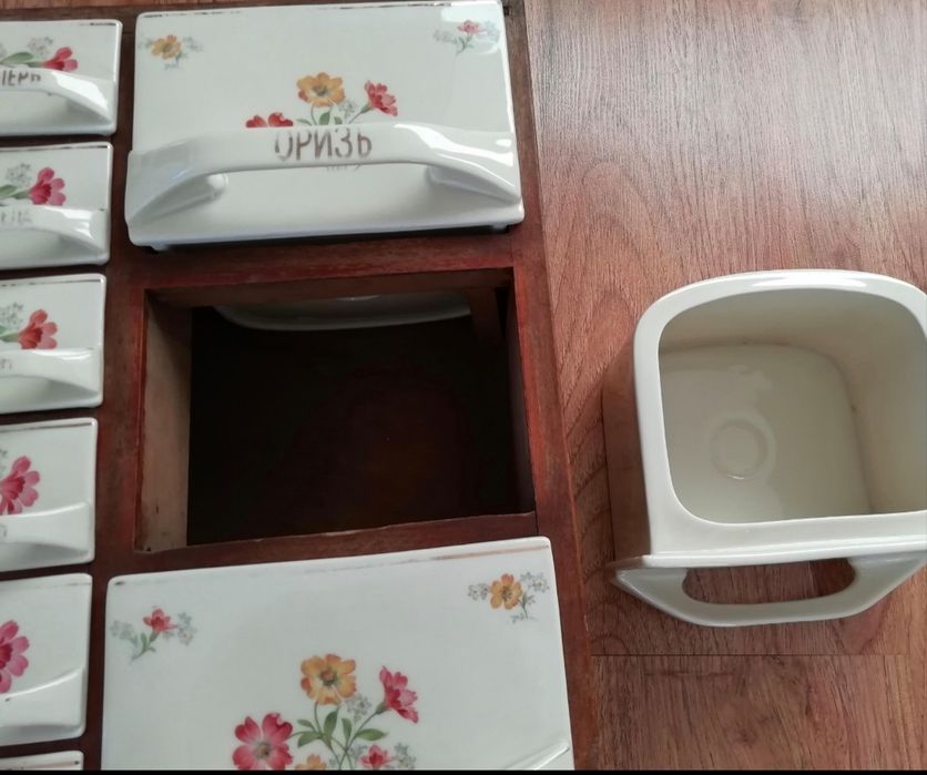 Стар сервиз за подправки