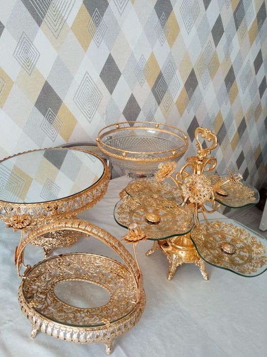 Для чайного стола посуды