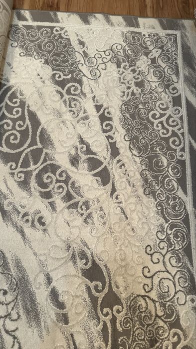 ковер, б/у в хорошом состояний, есть не большой дефект почти не заметн