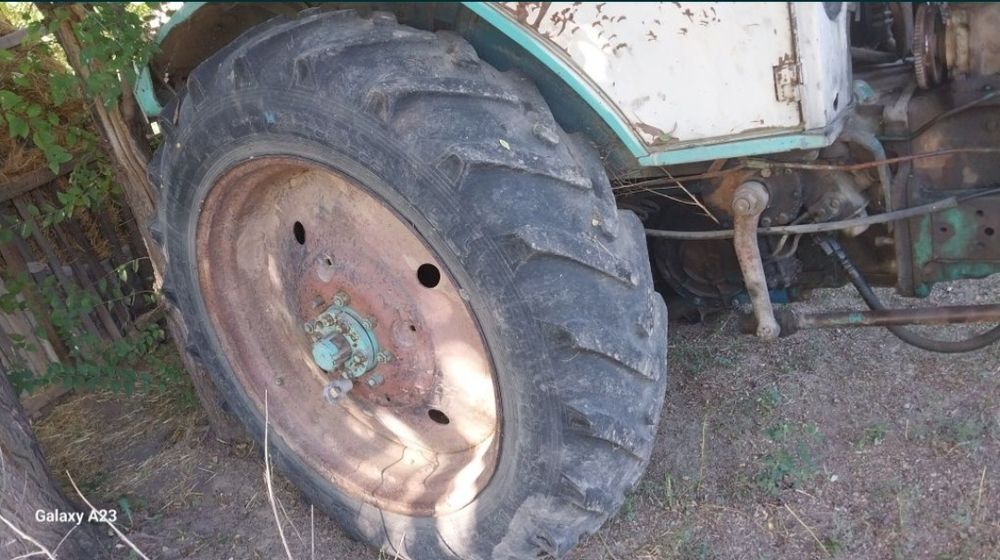 Трактор  ЮМЗ - 6