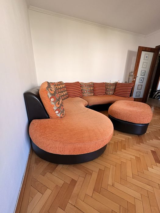 Vand canapea utilizata in stare buna