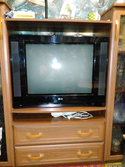 продам телевизор lG