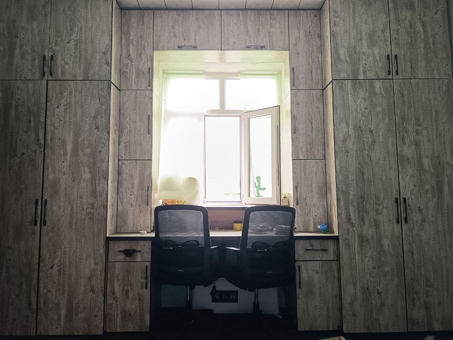 Продам комплект мебели в детскую