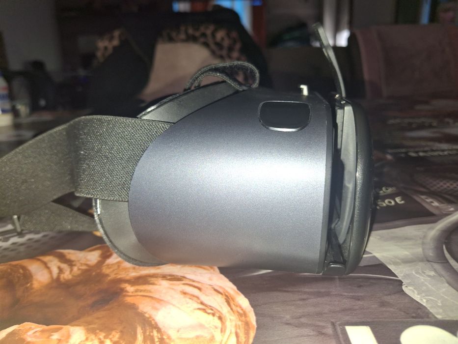 Vr очила в които се слага телефон