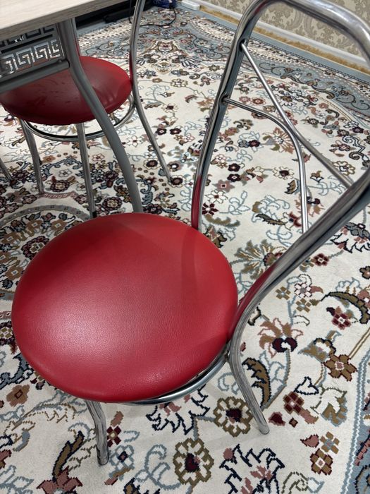 Стол для кухни и стульями