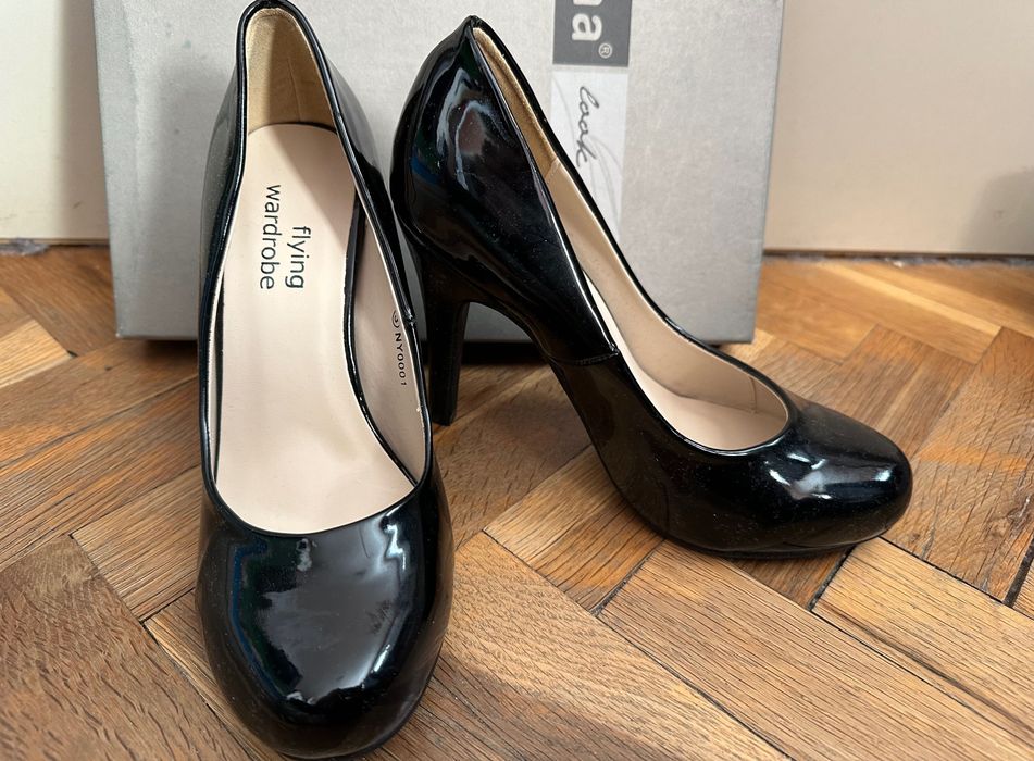 Черни лачени обувки на токче