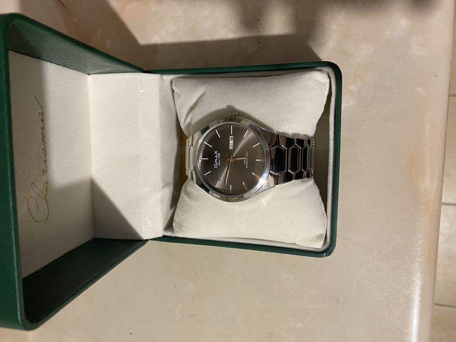 Продам часы OMAX кварцевые