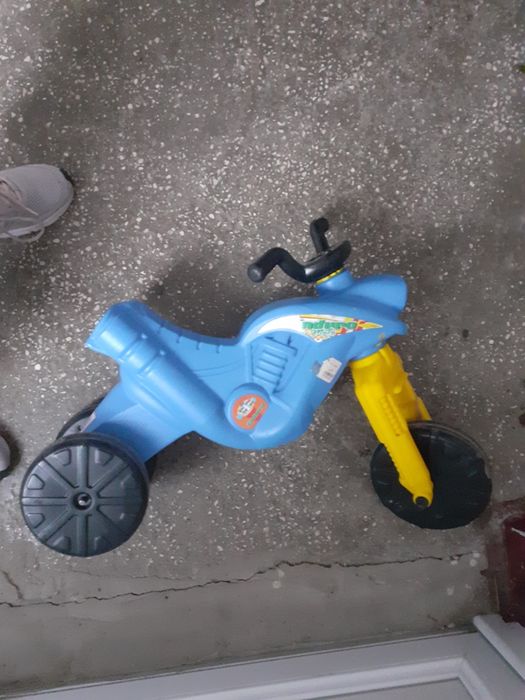 Bicicleta   fata pedale condiții bună