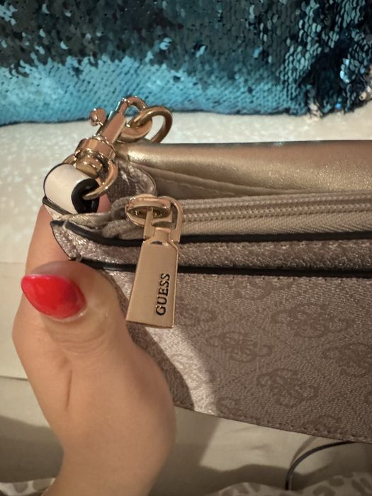 Дамска чанта Guess