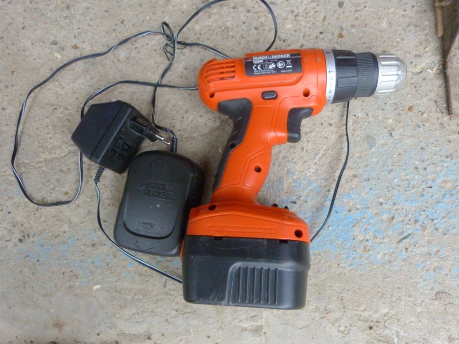 3 bucati -Black & Decher 12 v in perfecta stare .