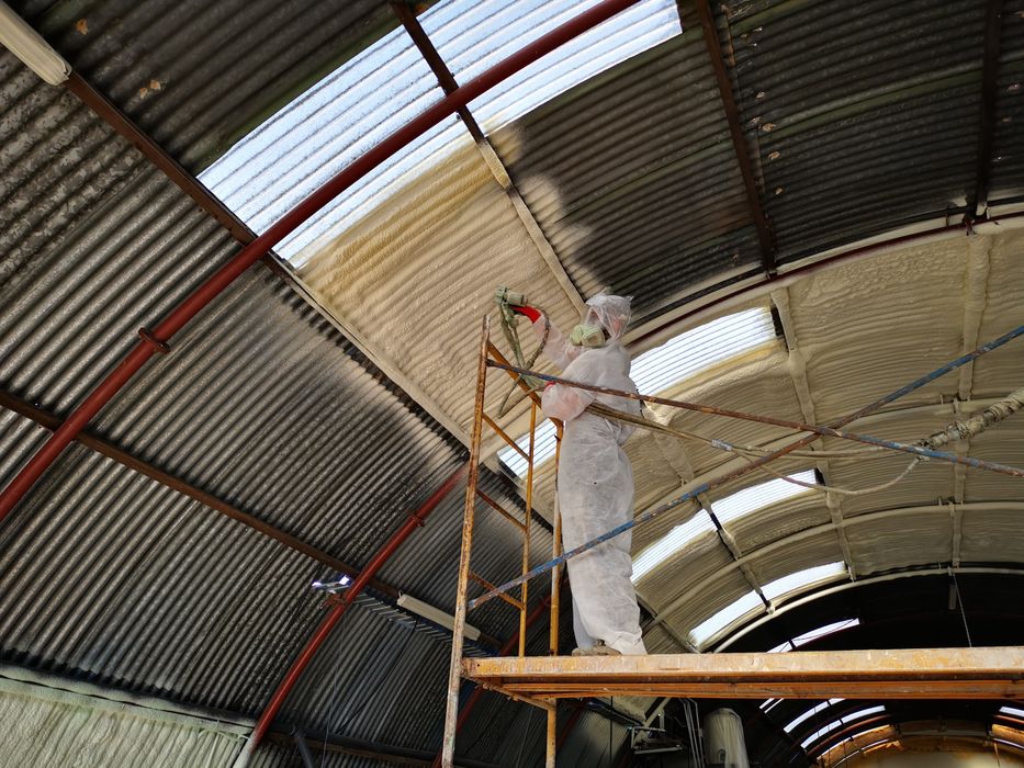 Izolație cu spumă poliuretanică 28lei /mp