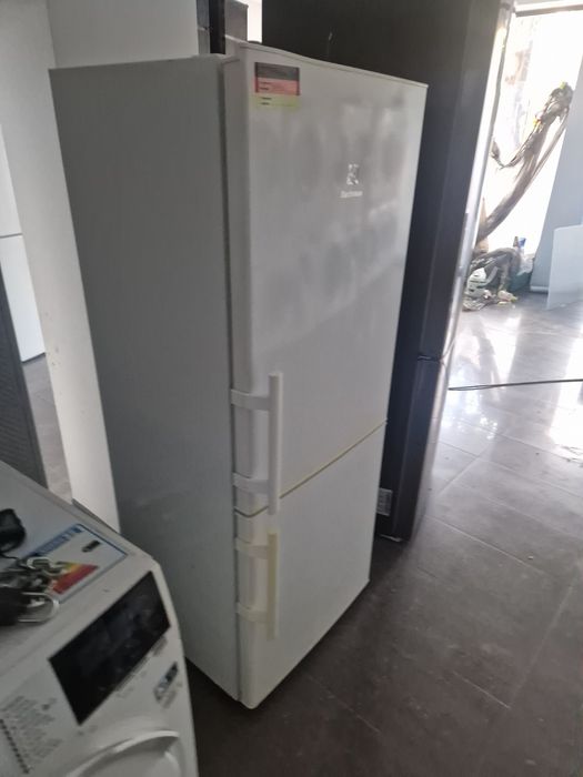 Хладилник с фризер Electrolux A++ 153 см