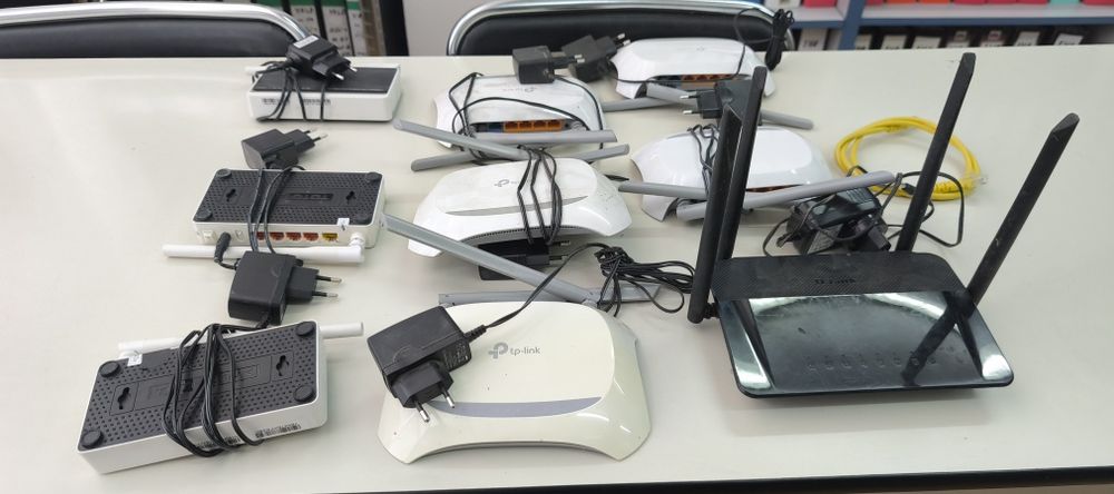 Продавам рутери tplink dlink totolink