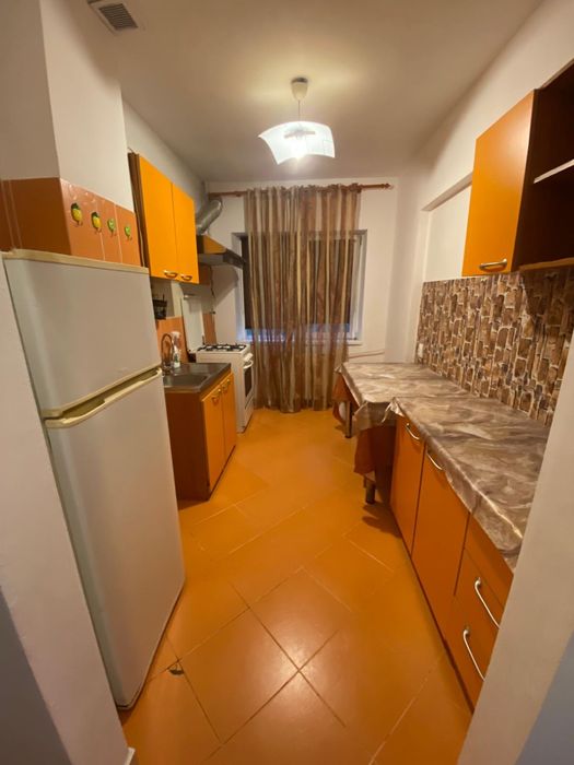 Inchiriez apartament  cu doua camere