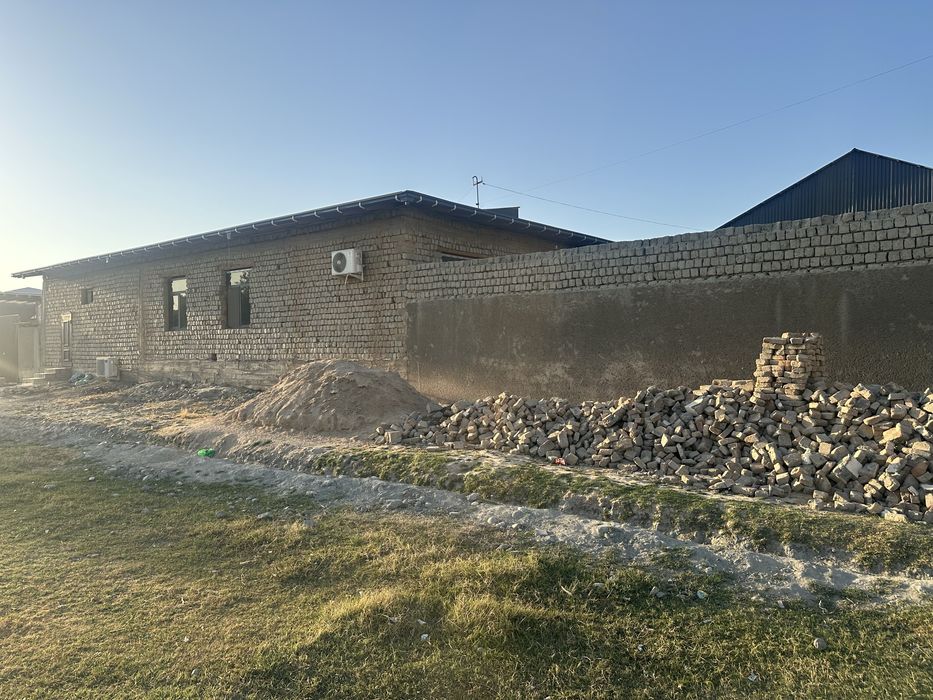 Hovli uy sotiladi Adres Qora suv (plem savxoz) stadion yonida ko’cha b