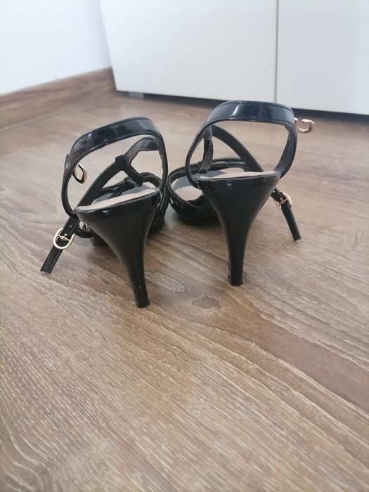 Sandale negre cu toc nr 38