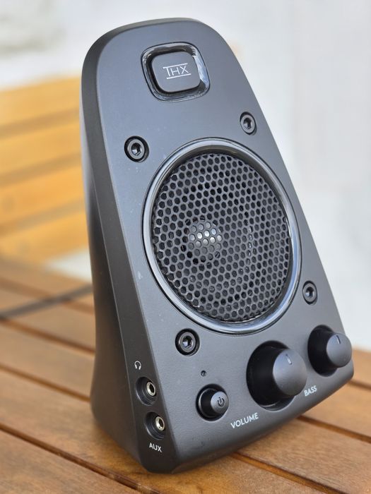 Аудио система Logitech - Z625, 2.1, черна