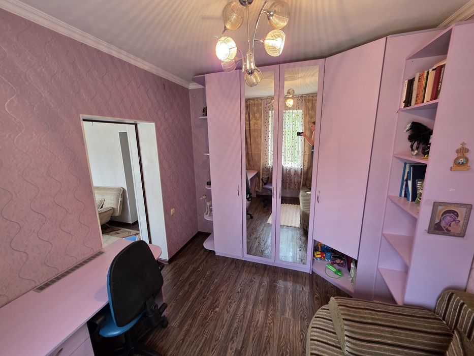 Продам хороший спальный гарнитура