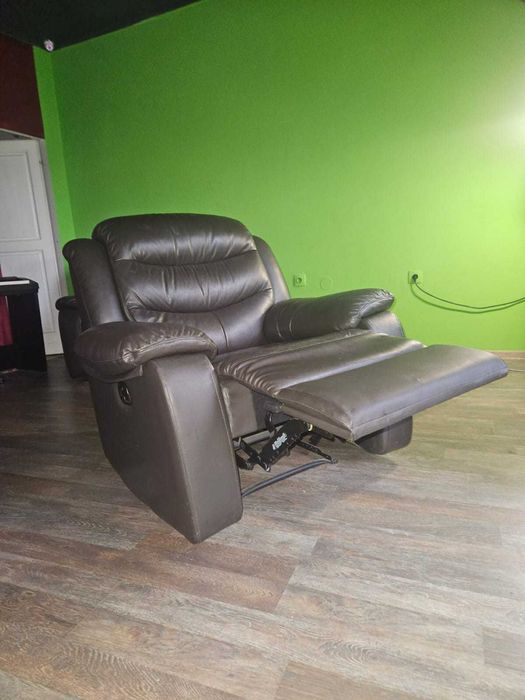 Fotoliu piele cu recliner stare foarte buna - aproape ca nou