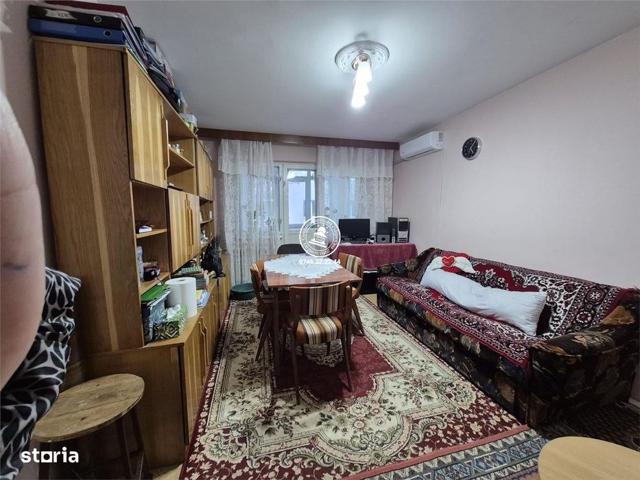 Apartament 3 camere de vanzare Dacia