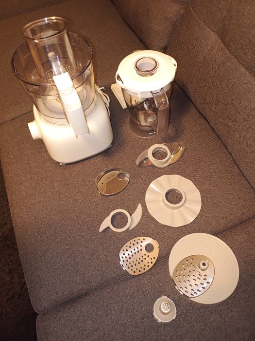 Robot de bucătărie Philips cu blender