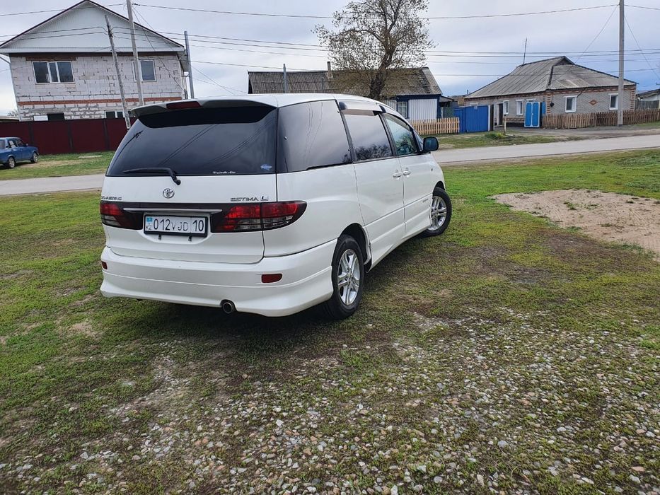 Toyota estima 012