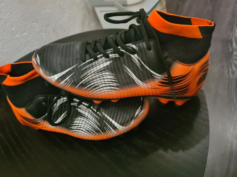 Crampone mar 37,5   și 33,,5 Timișoara