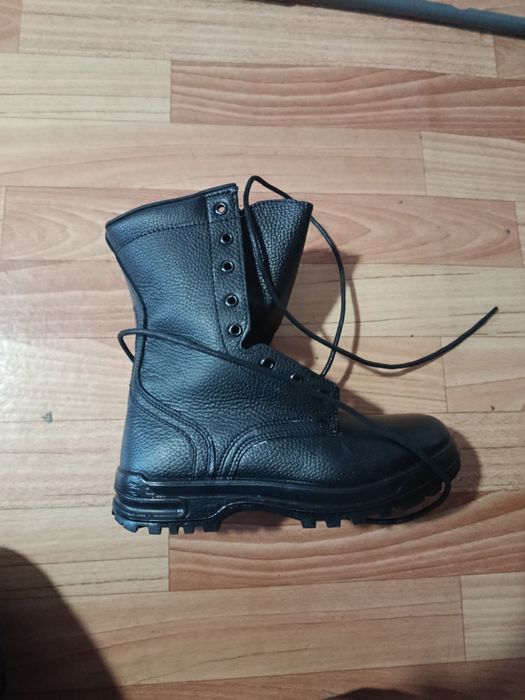 Продам берцы летние 40 размер.