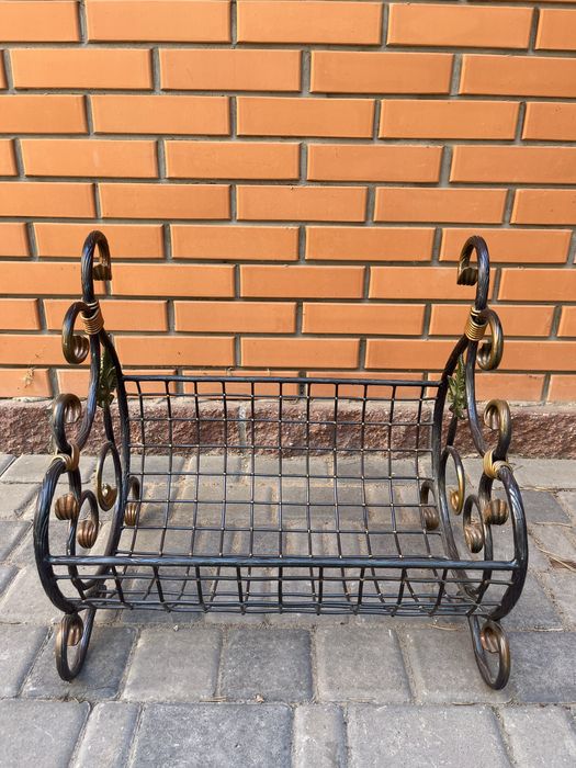 Продам кованную дровницу