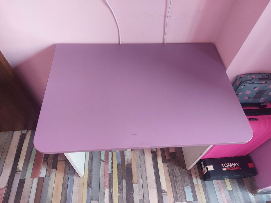 Детско бюро в лилаво