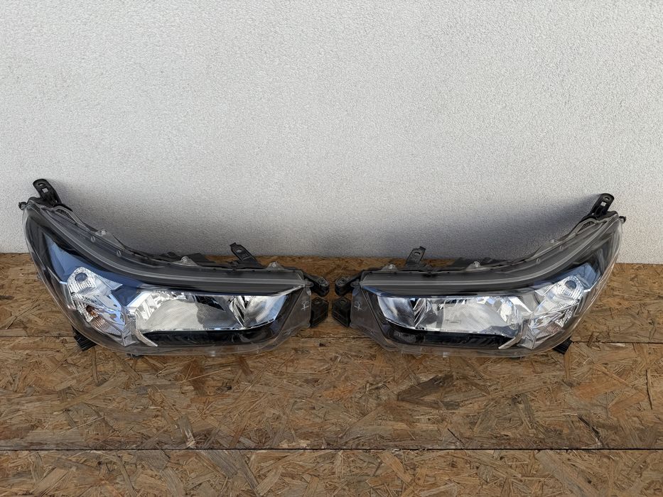 SET Far stanga dreapta toyota Hilux 2020-2023 Facelift Halogen Origine