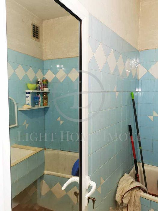 Реф. 155 Тристаен с гараж и таван / Втора Градска / Кючук Париж