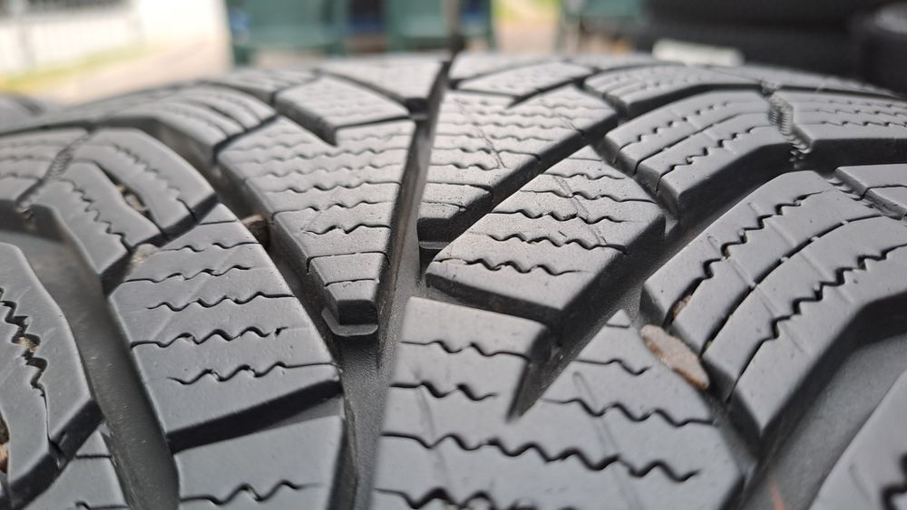 2бр. Почти Нови 225/45/18 Kumho Wintercraft WP 52