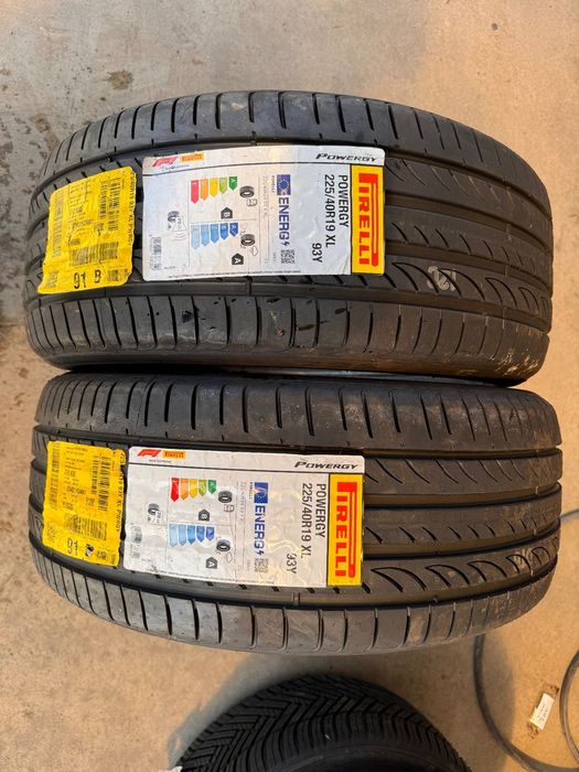 Vând 2 anvelope 225/40/19 Pirelli de vară noi