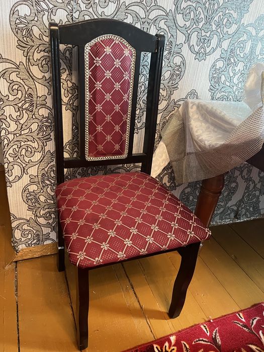 Продается стол со 8 стульями