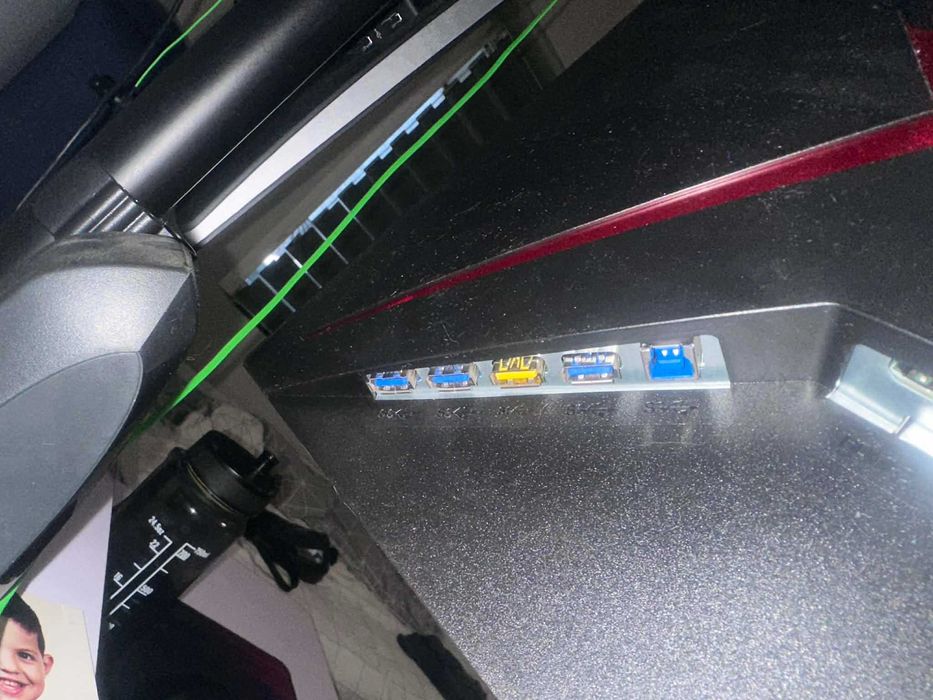 Извит геймърски монитор AOC C27G2U/BK