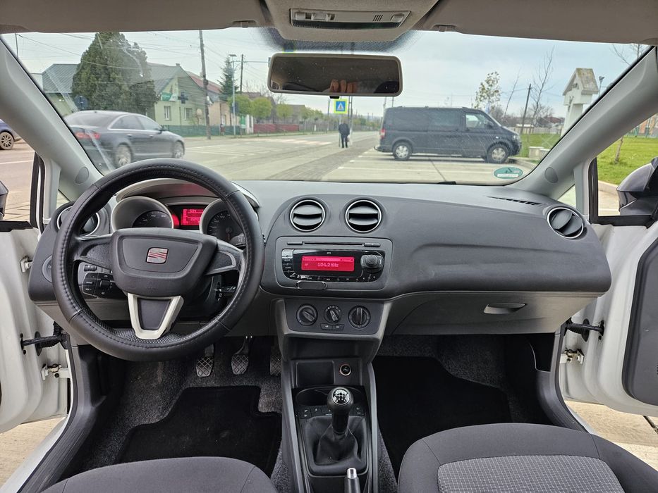 Seat Ibiza 2011 1.4benzina  Full Option
